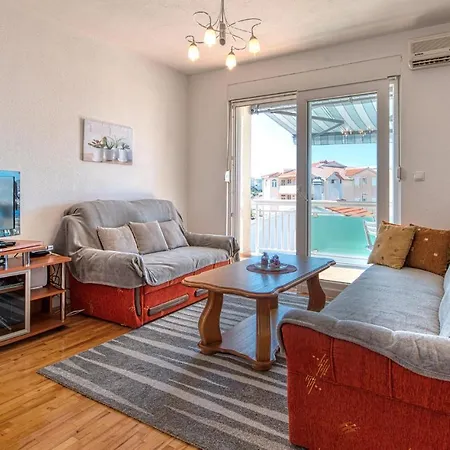 Gorgeous In Okrug Gornji *