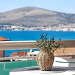 2 Bedroom Cozy In Okrug Gornji Trogir