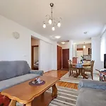 Gorgeous In Okrug Gornji דירה *