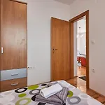 2 Bedroom Cozy In Okrug Gornji *