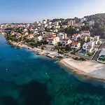 Apartment 2 Bedroom Cozy In Okrug Gornji *