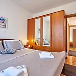 Apartment 2 Bedroom Cozy In Okrug Gornji