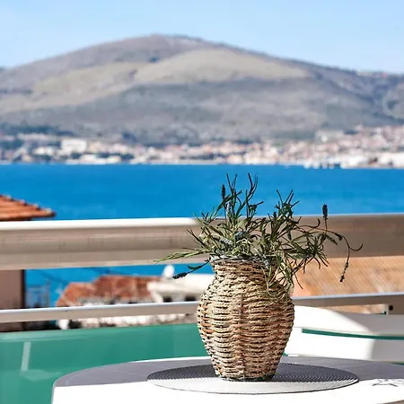 2 Bedroom Cozy In Okrug Gornji Trogir