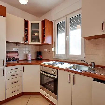 2 Bedroom Cozy In Okrug Gornji * Trogir