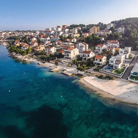 Apartamento 2 Bedroom Cozy In Okrug Gornji *