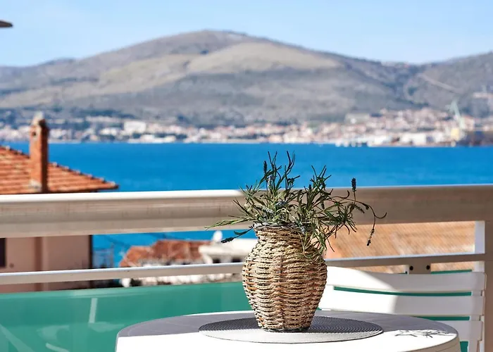 Gorgeous In Okrug Gornji Trogir