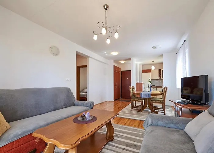 Gorgeous In Okrug Gornji Appartement *