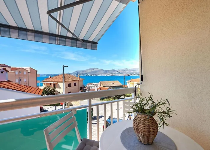 Gorgeous In Okrug Gornji * Trogir